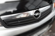 Opel Vivaro 2001–2015 Winter grille cover 2007-2015 (V2, upper) Matte photo 2