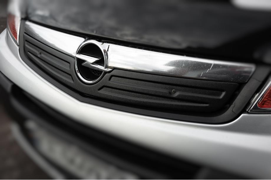 Opel Vivaro 2001–2015 Winter grille cover 2007-2015 (V2, upper) Matte Image