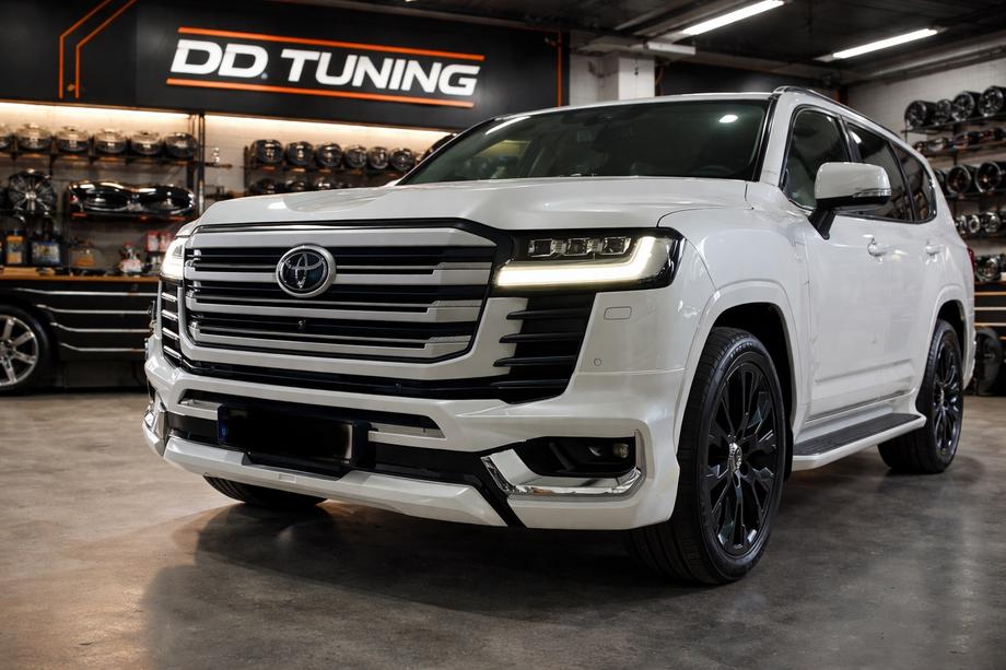Toyota Land Cruiser 300 2021- VXR Body Kit Image