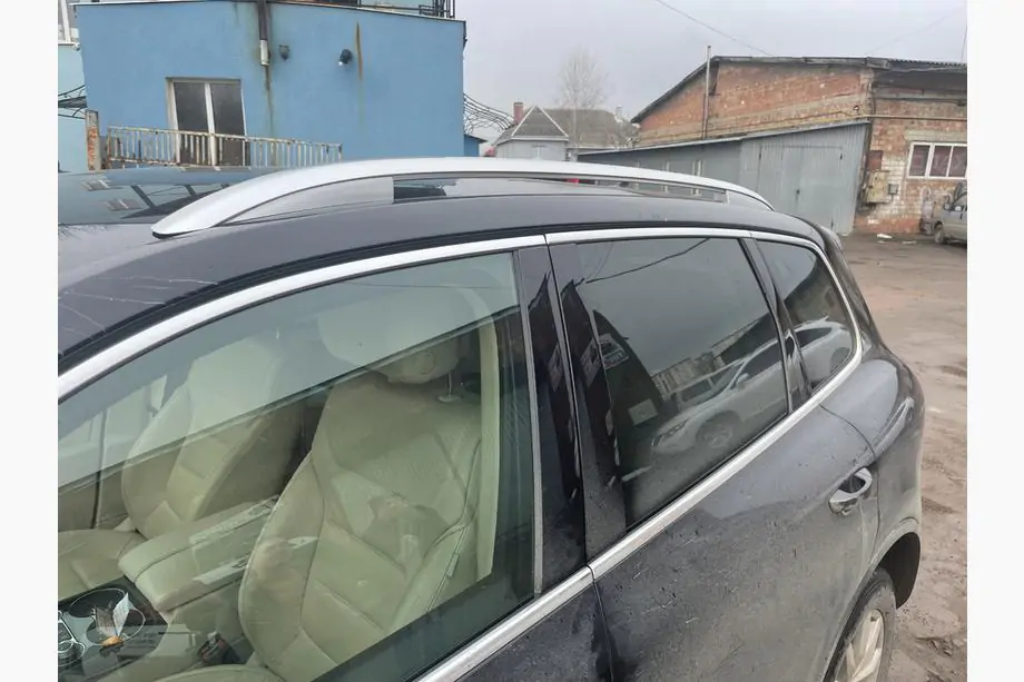 Volkswagen Touareg 2010-2018 OEM Roof Rails (2 pcs) Image
