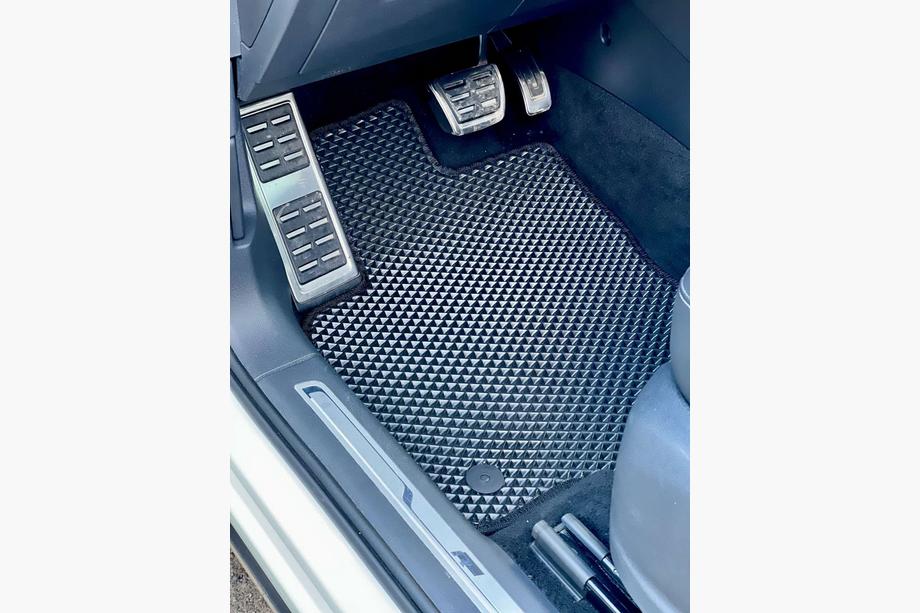 Volkswagen Tiguan 2016-2023 EVA Floor Mats (black) Image