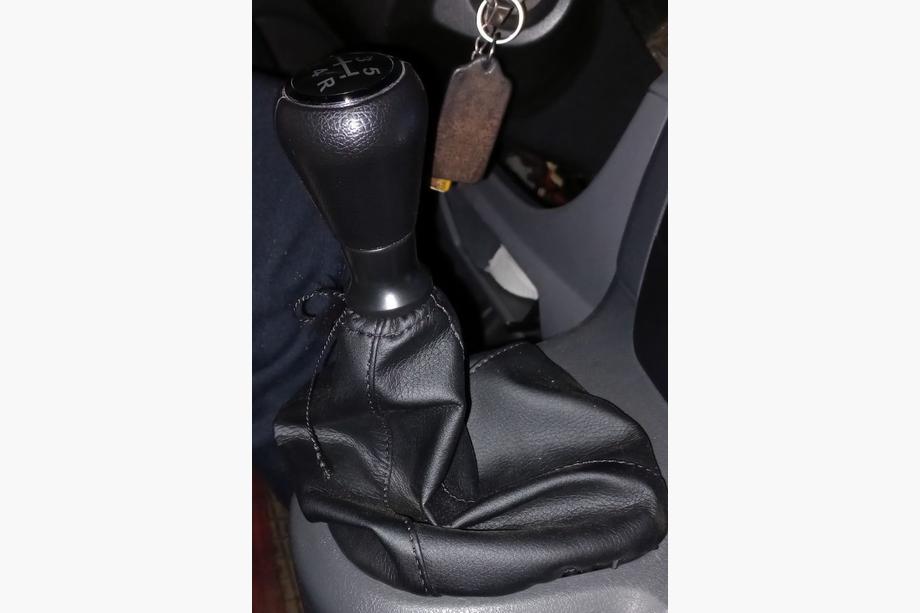 Universal Gear Shift Cover (Leatherette) Photo 4