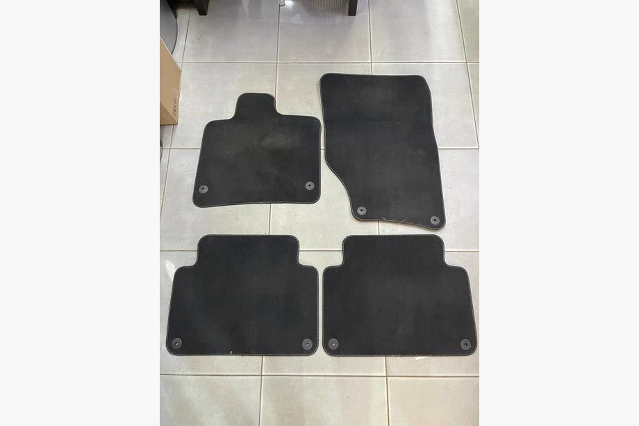 Audi Q7 2005-2015 Fabric Floor Mats (Original) Used Image