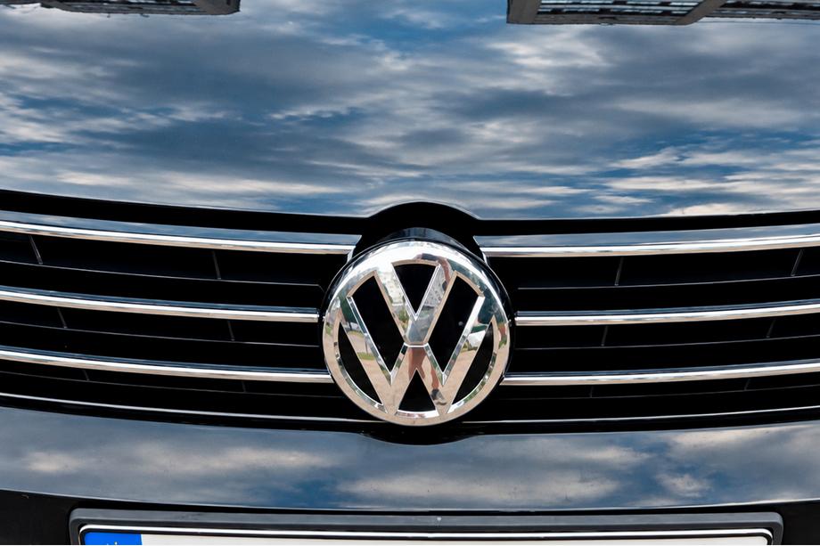 Volkswagen Golf 7/E-Golf 2012-2020 Front badge 2017-2020 3G0853601B Photo 1