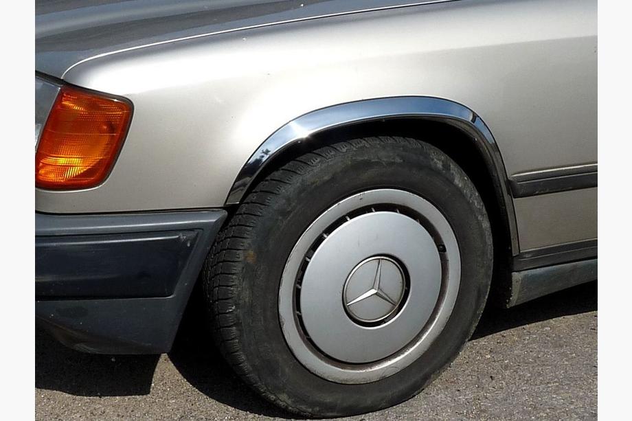 Mercedes E-class W124 1984–1997 Fender flares 1985-1989 (4 pcs, stainless steel) Image