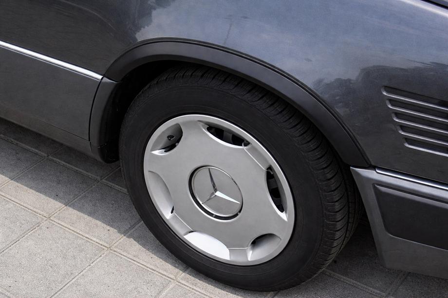 Mercedes E-class W124 1984–1997 Fender flares 1989-1995 (4 pcs, black, ABS plastic) Photo 1