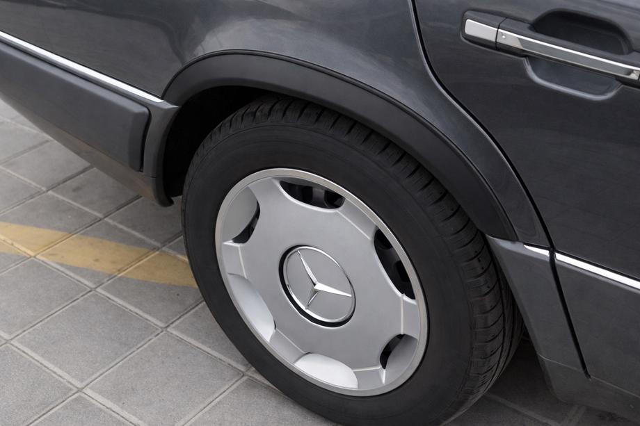 Mercedes E-class W124 1984–1997 Fender flares 1989-1995 (4 pcs, black, ABS plastic) Photo 2