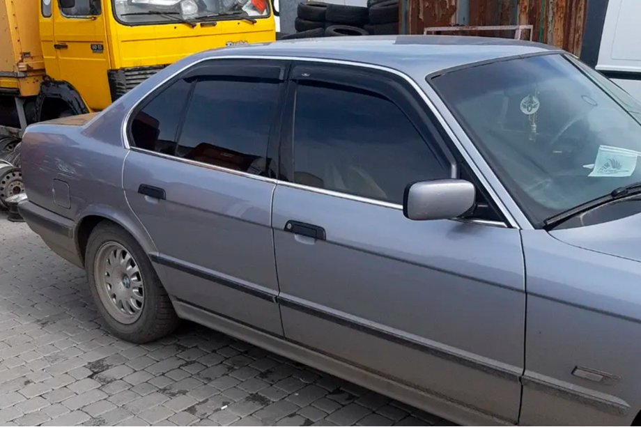 BMW 7 Series E38 1994-2001 Window Deflectors Long (4 pcs, HIC) Image