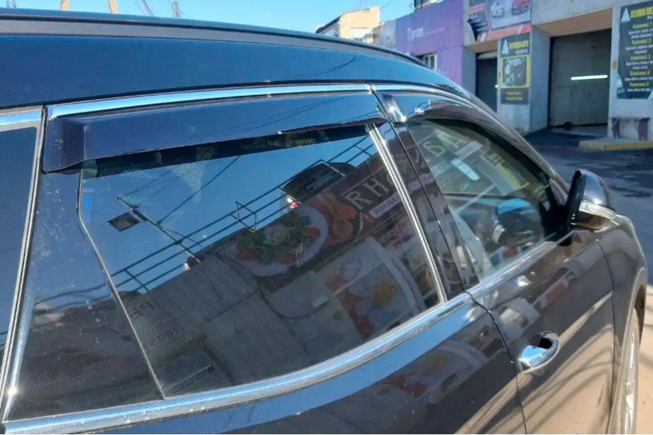 Infiniti FX 2008-2012 Window visors with chrome trim (4 pcs, HIC) Image
