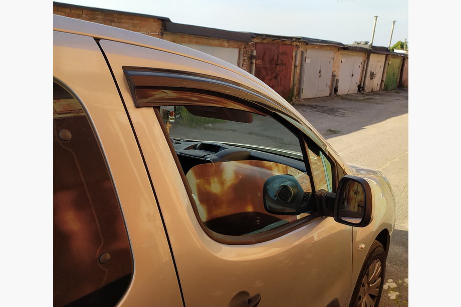 Citroen Berlingo 2008-2018 Window Deflectors (2 pcs, Sunplex Sport) Image