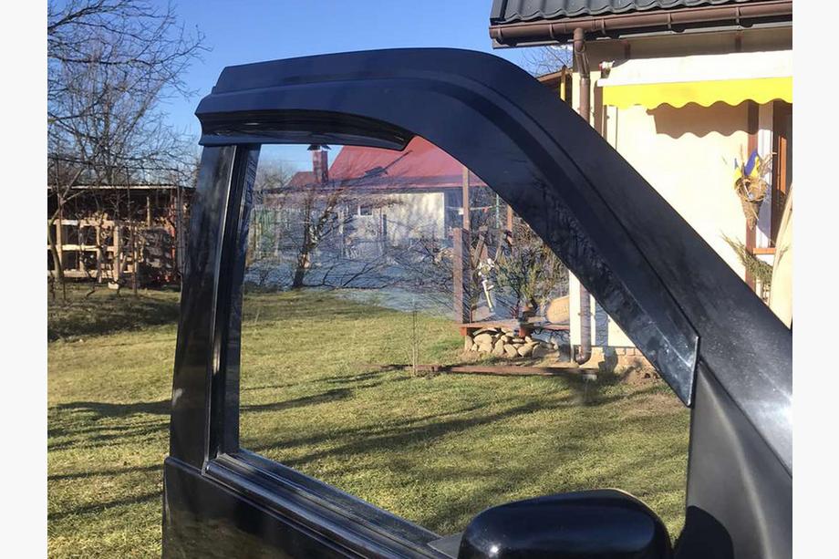 Mercedes Vito W638 1996-2003 Window Deflectors (2 pcs, Sunplex Sport) Photo 4