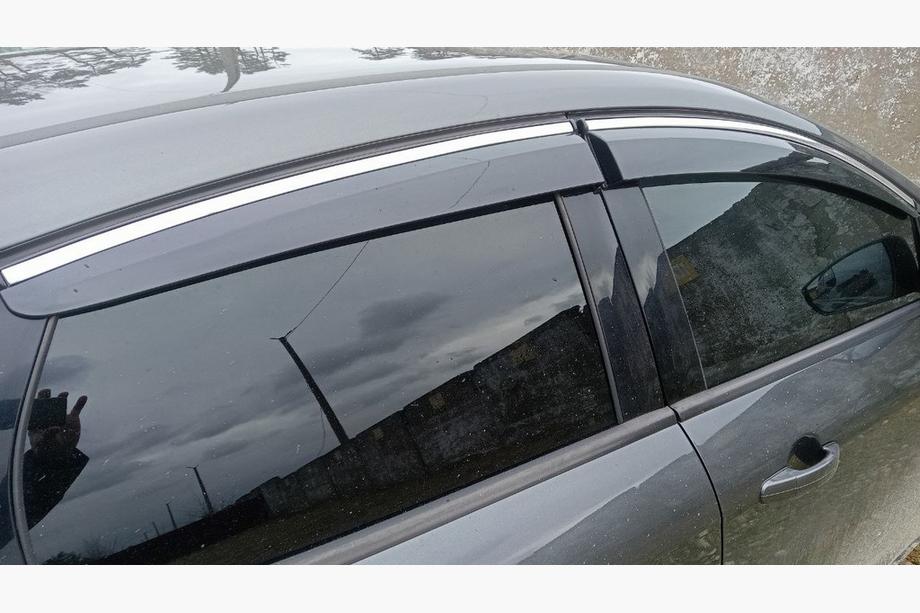 Ford Focus III 2011-2017 Window Deflectors with Chrome Trim HB/Sedan (4 pcs, Sunplex Chrome) Image