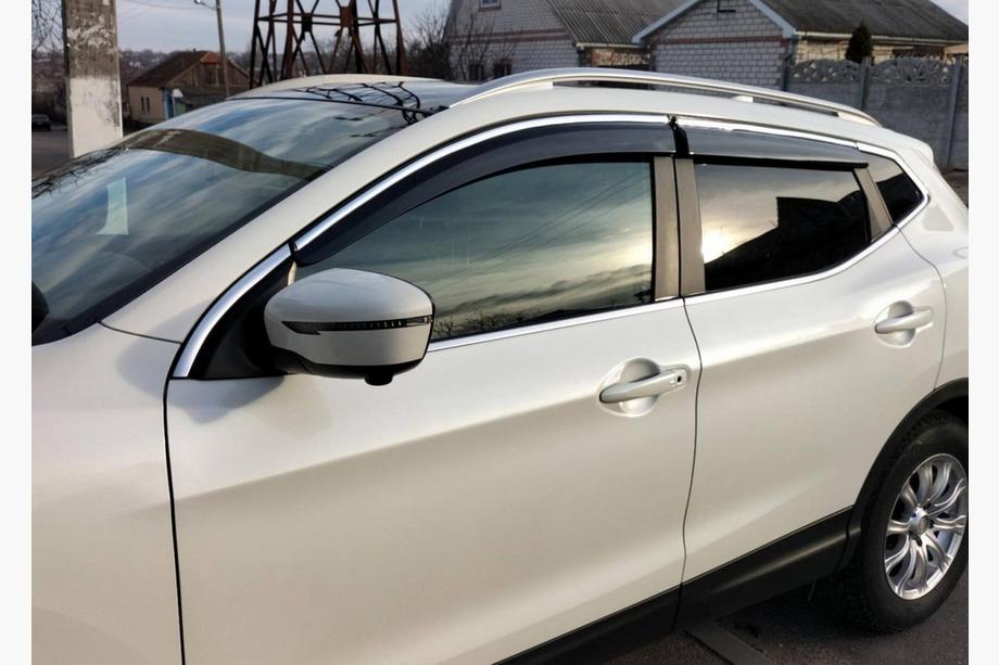Nissan Qashqai 2014-2021 Window Deflectors with Chrome Trim (4 pcs, Sunplex Chrome) Image