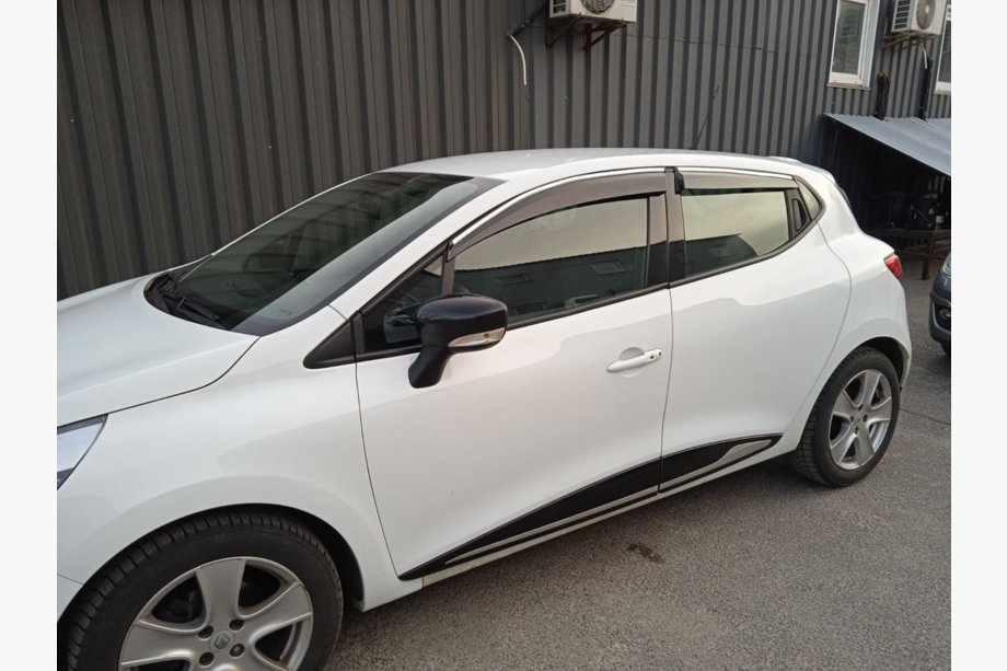 Renault Clio V 2019- Window Deflectors with Chrome Trim (4 pcs, Sunplex Chrome) Image