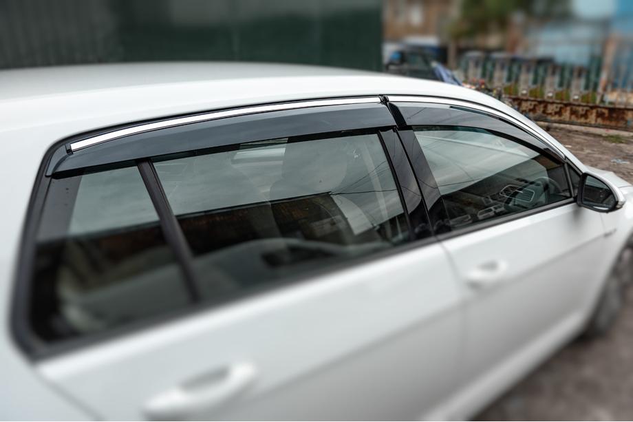 Volkswagen Golf 7/E-Golf 2012-2020 Window Deflectors with Chrome Trim HB (4 pcs, Sunplex Chrome) Image