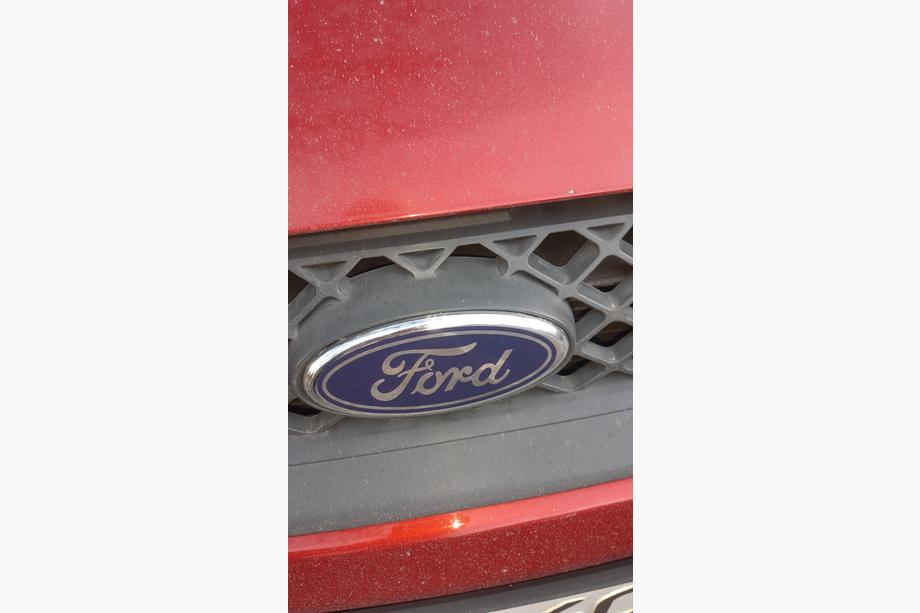 Ford Fiesta 2002-2008 Front emblem (with clips) Photo 4