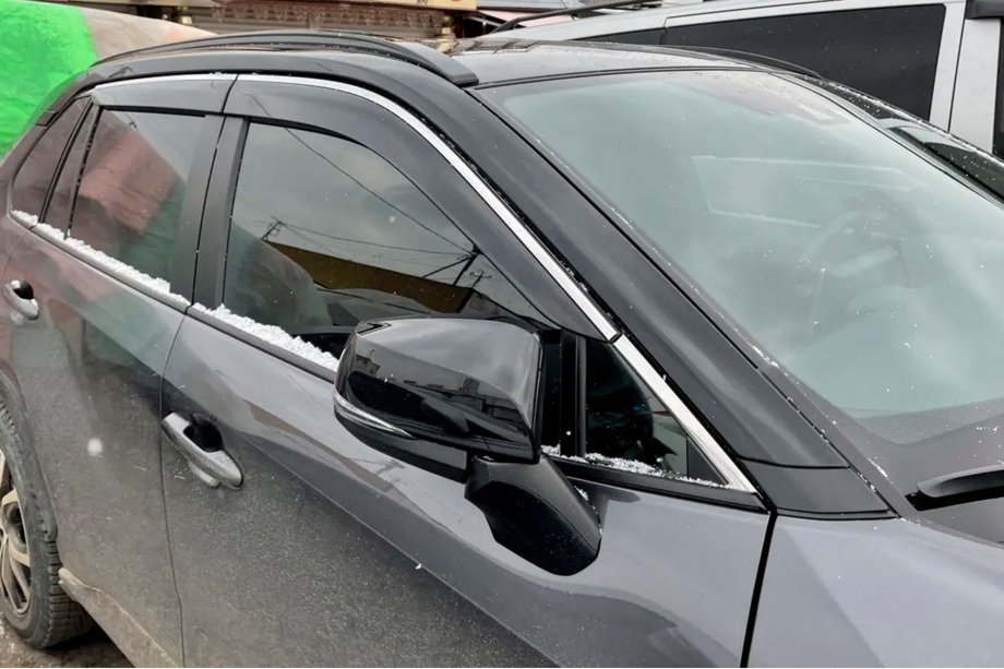 Toyota Rav 4 2019–2025 Window deflectors with chrome trim (4 pcs, HIC) Image