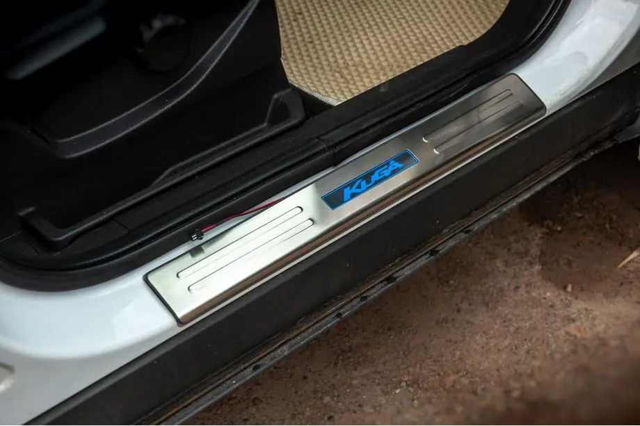 Ford Kuga/Escape 2013-2019 Libao LED Door Sill Plates (4 pcs, Stainless Steel) Image