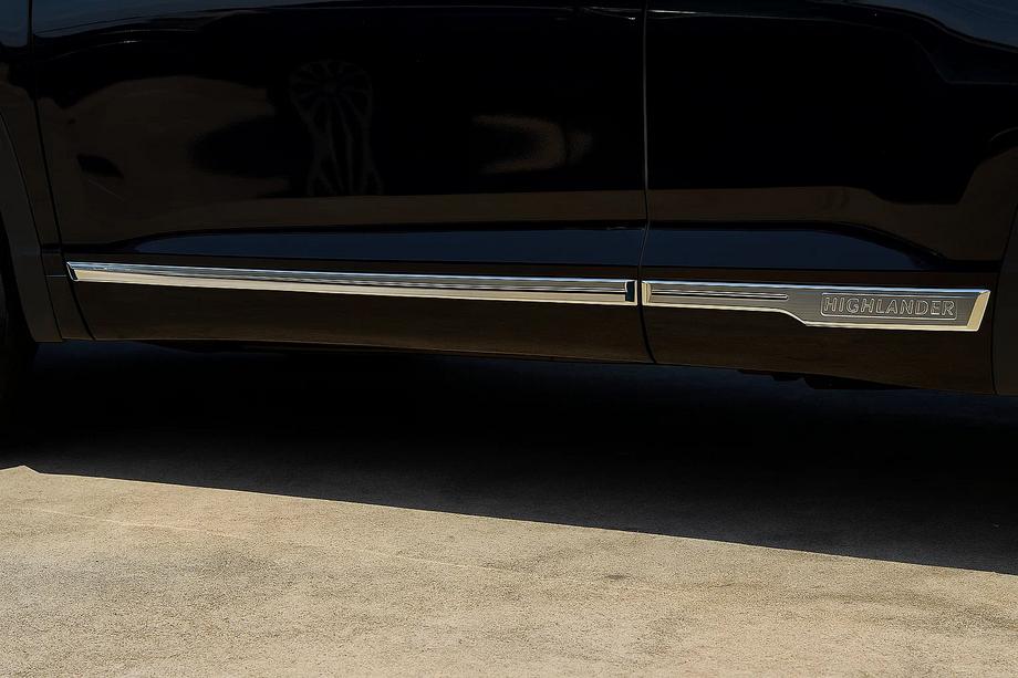 Toyota Highlander 2013-2019 Chrome Door Moldings Libao (ABS) Image