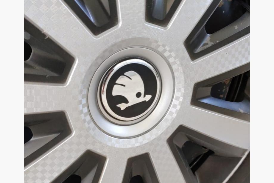 Skoda Stickers for wheel center caps 54mm (4pcs) Image