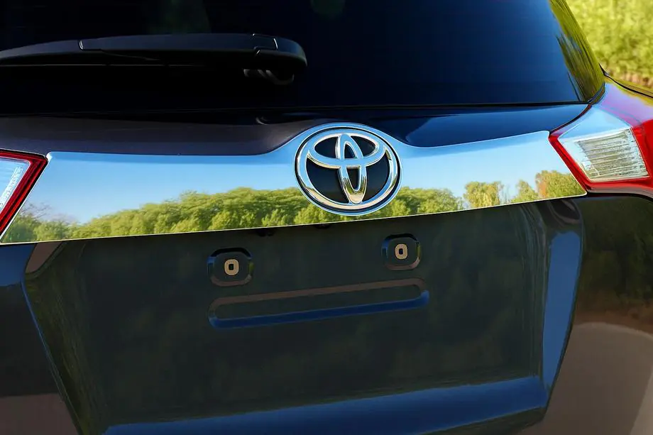 Toyota Rav 4 2013-2018 Chrome trim above license plate bumper Libao 2013-2016 stainless steel Image