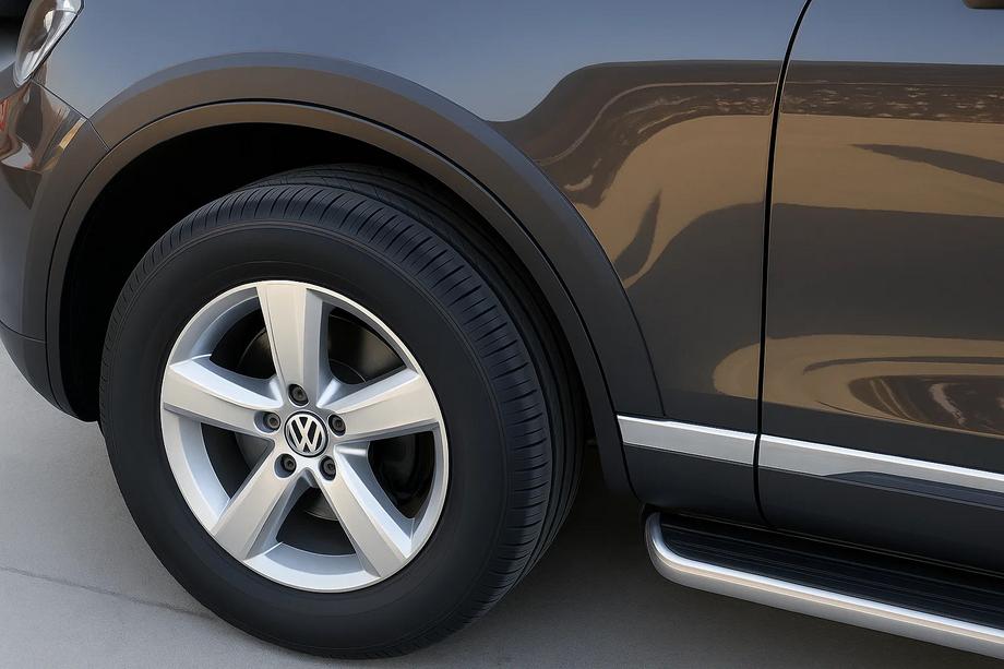 Volkswagen Touareg 2010-2018 Fender Flares Image