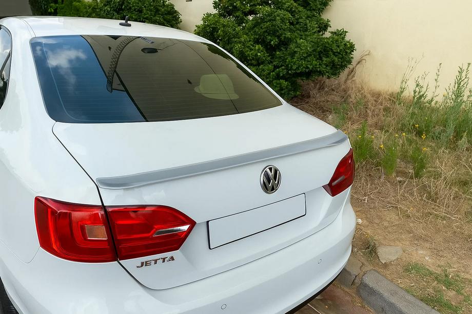 Volkswagen Jetta 2006-2011 Libao Spoiler (ABS Plastic) Image