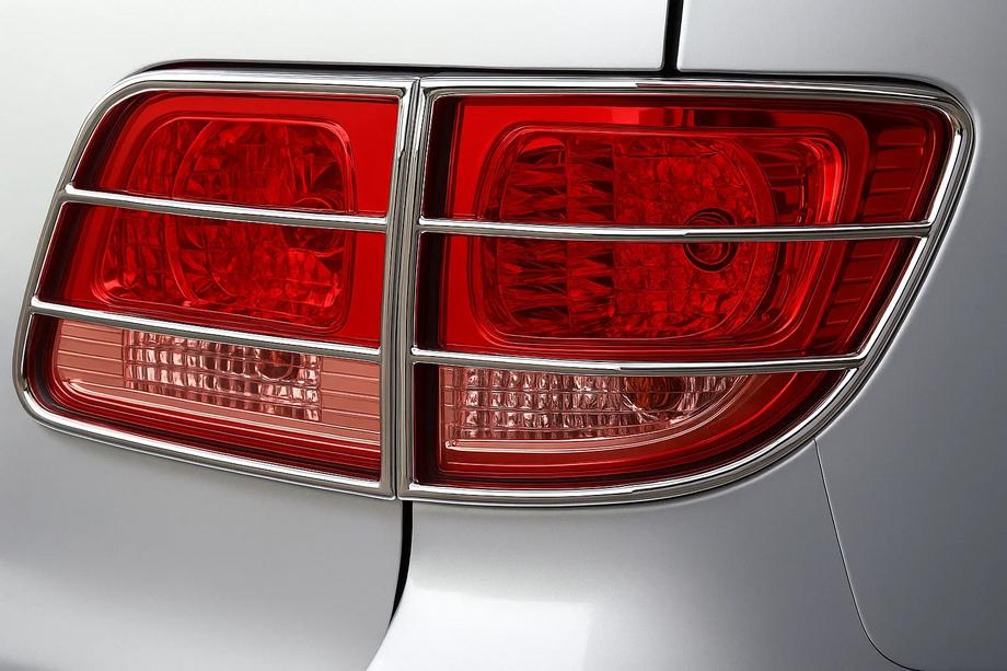 Toyota Fortuner 2006-2015 Tail light guards (stainless steel) Image