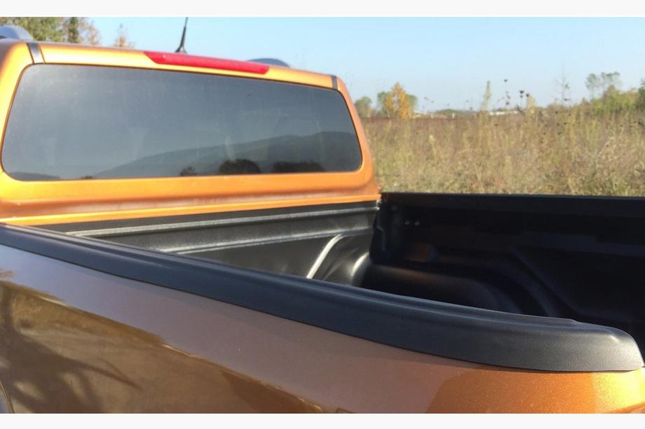 Nissan Navara/NP300 2016- Tailgate edge protector (2 pcs) Photo 1