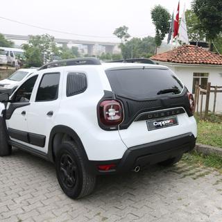 Plastic trunk lid cover (3 pieces) Renault Duster 2018-2024 photo 2