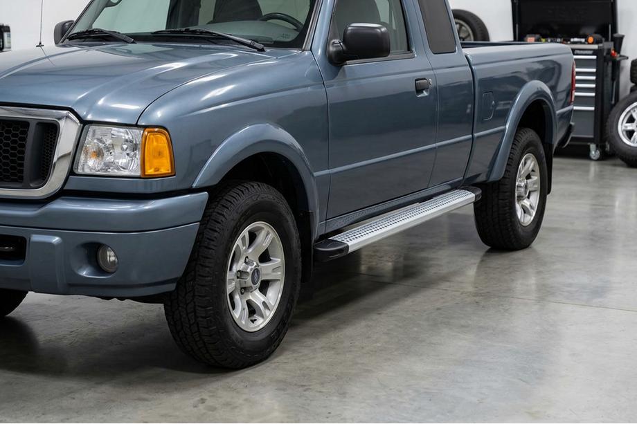 Ford Ranger 2002-2006 Side Steps Maya V2 (2 pcs, Aluminum) Image