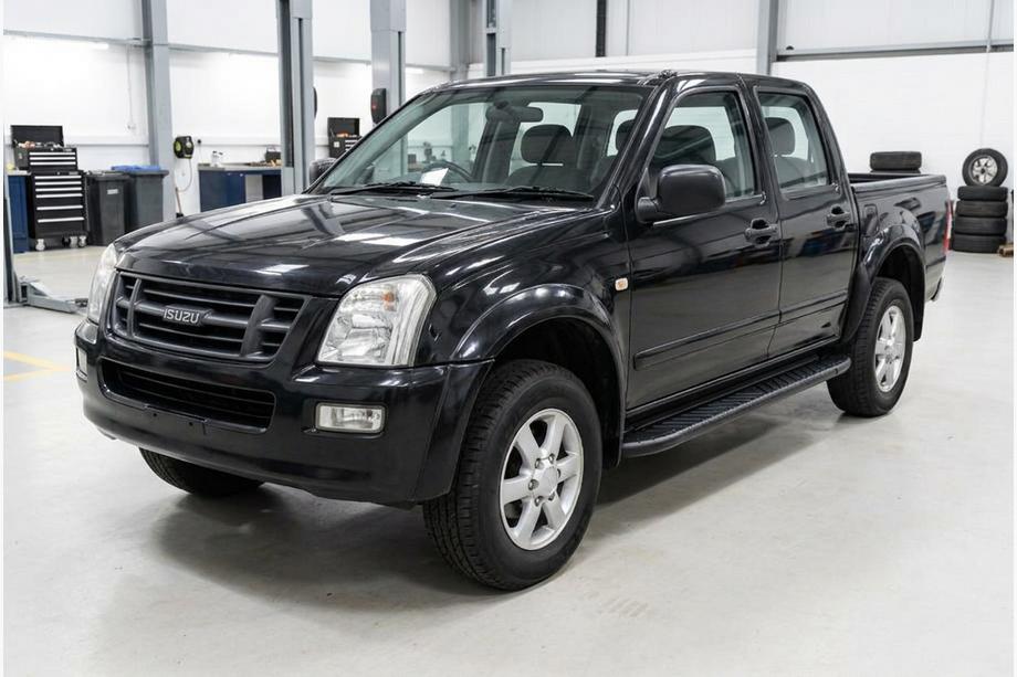 Isuzu D-Max 2002-2011 Side Steps Bosphore Black (2007-2012, 2 pcs, Aluminum) Image