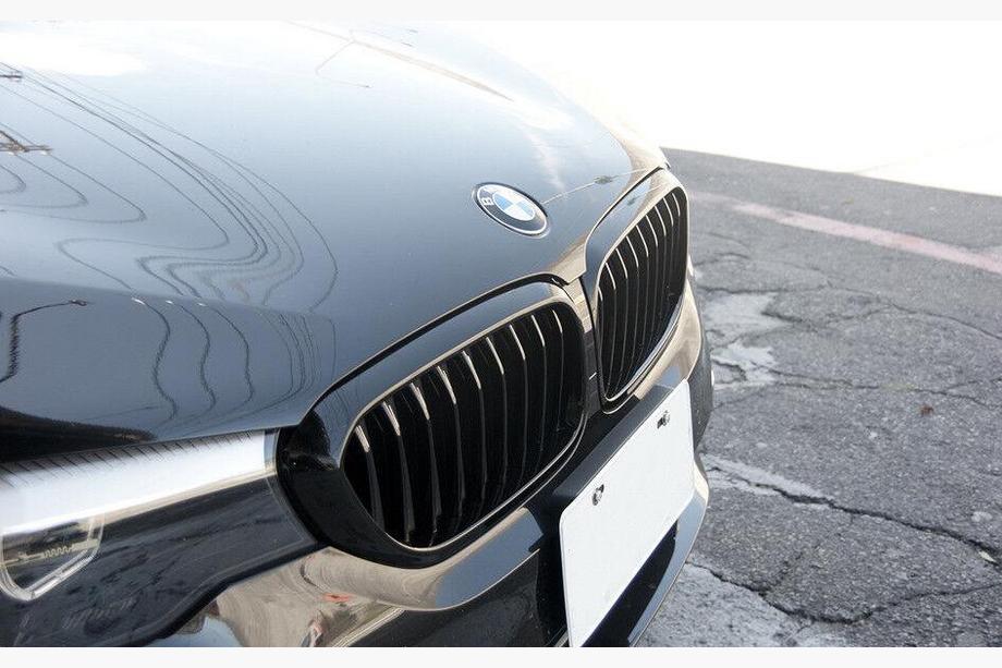 BMW 5 Series G30/G31 2017–2023 Kidney Grilles 1 Bar (2017-2020, Gloss Black) Image