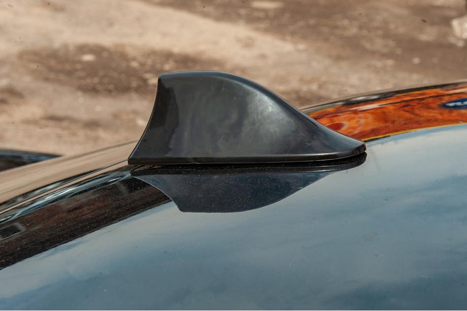 Shark Fin Antenna (black, ABS) Photo 14
