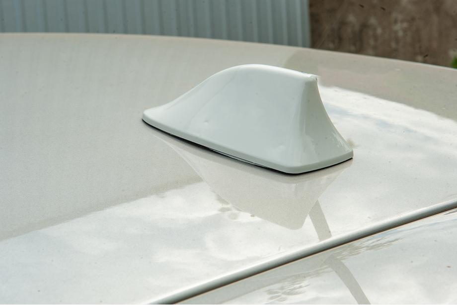 Shark Fin Antenna (white, ABS) Photo 1