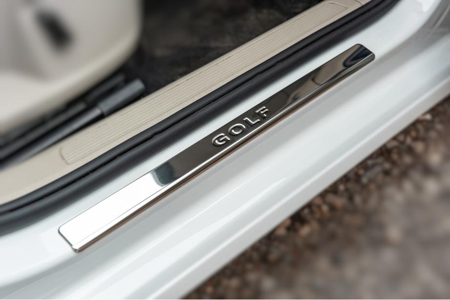 Volkswagen Golf 7/E-Golf 2012-2020 Door Sill Protectors OmsaLine V2 (4 pcs, Stainless Steel) Image