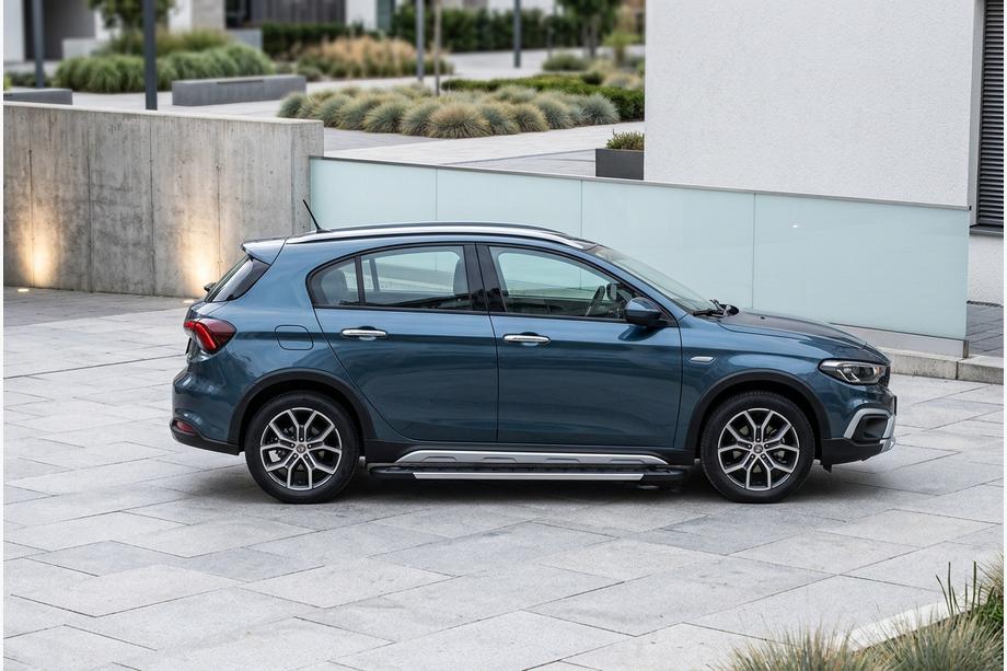 Fiat Tipo Cross 2021- Side Steps RedLine (2 pcs, Aluminum) Image