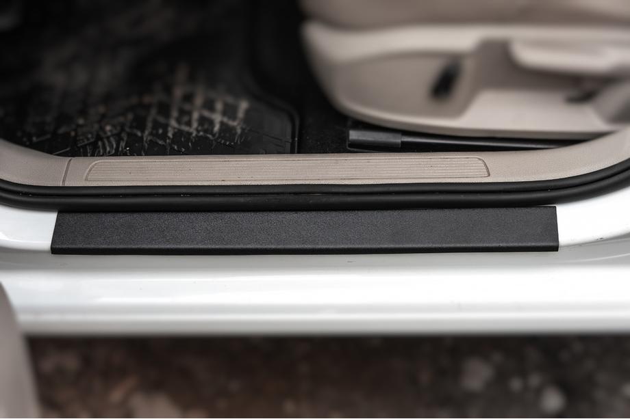 Volkswagen Golf 7/E-Golf 2012-2020 ABS Door Sill Protectors DDU (4 pcs, plastic) Photo 2
