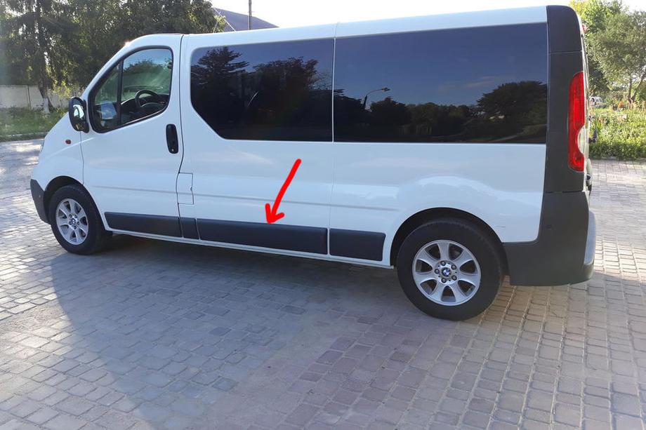 Renault Trafic 2001–2015 Original door molding used (L3) Image
