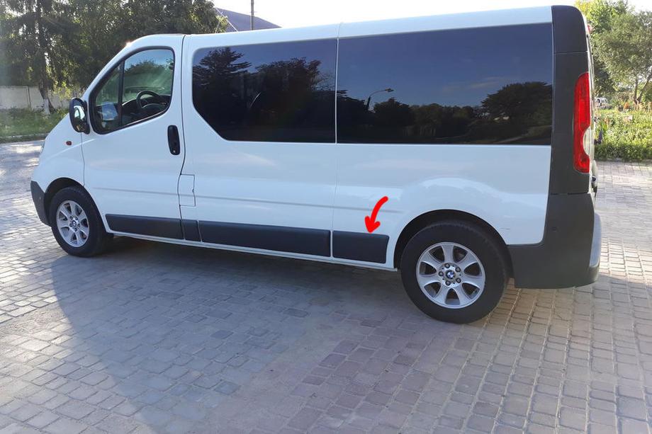 Renault Trafic 2001–2015 Original door molding used (L4) Image