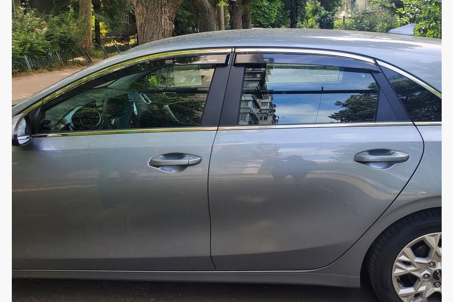 Kia Ceed 2018- Window Deflectors with Chrome Trim HB (4 pcs, Niken) Image