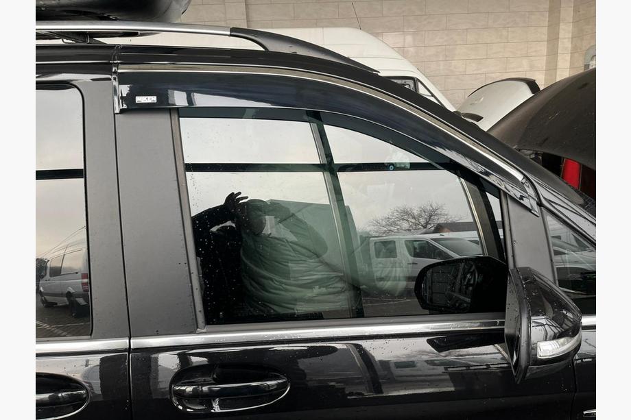 Mercedes Vito/V-class W447 2014- Window Deflectors with Chrome Trim (2 pcs, Niken) Image