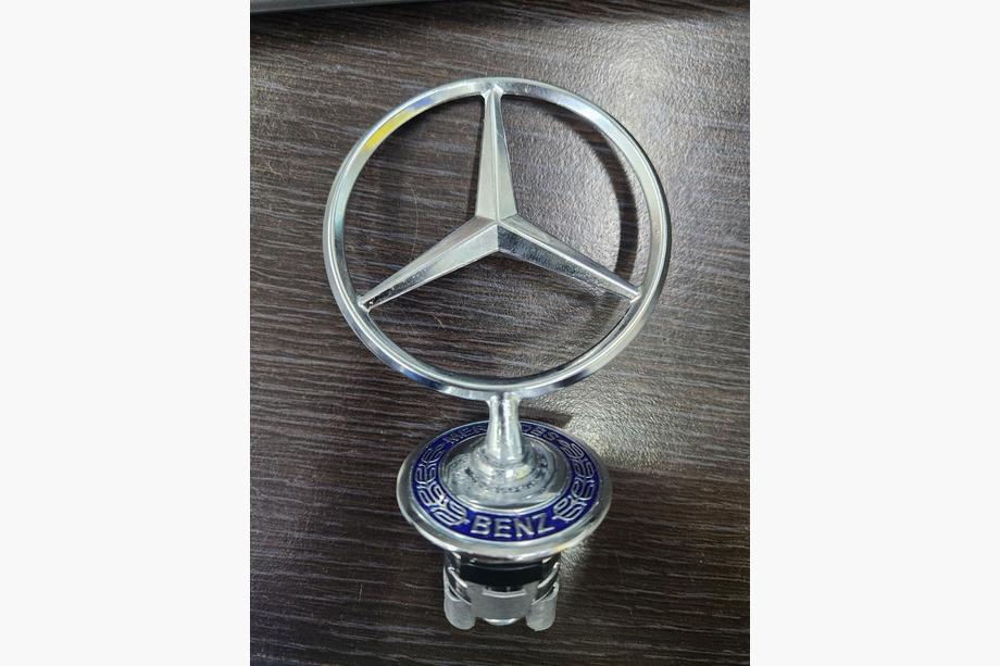 Mercedes E-class W210 1995-2002 SALE! Target emblem (with lettering) Image