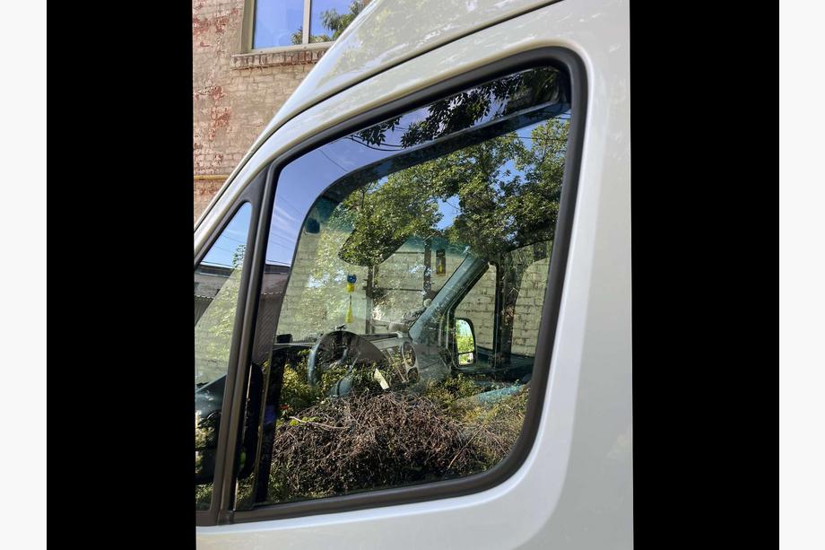 Mercedes Sprinter W907/W910 2018- In-Channel Wind Deflectors (2 pcs, Heko) Photo 7