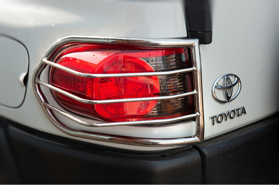 Toyota FJ Cruiser 2006-2022 Tail Light Guards (Stainless Steel, 2 pcs) Image