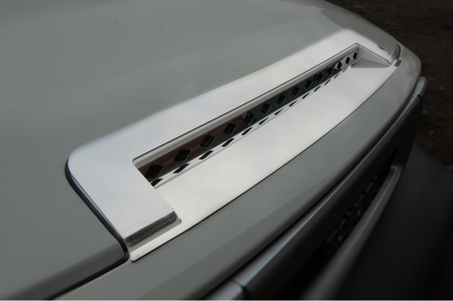 Toyota FJ Cruiser 2006-2022 Chrome Hood Trim (Stainless Steel) Image