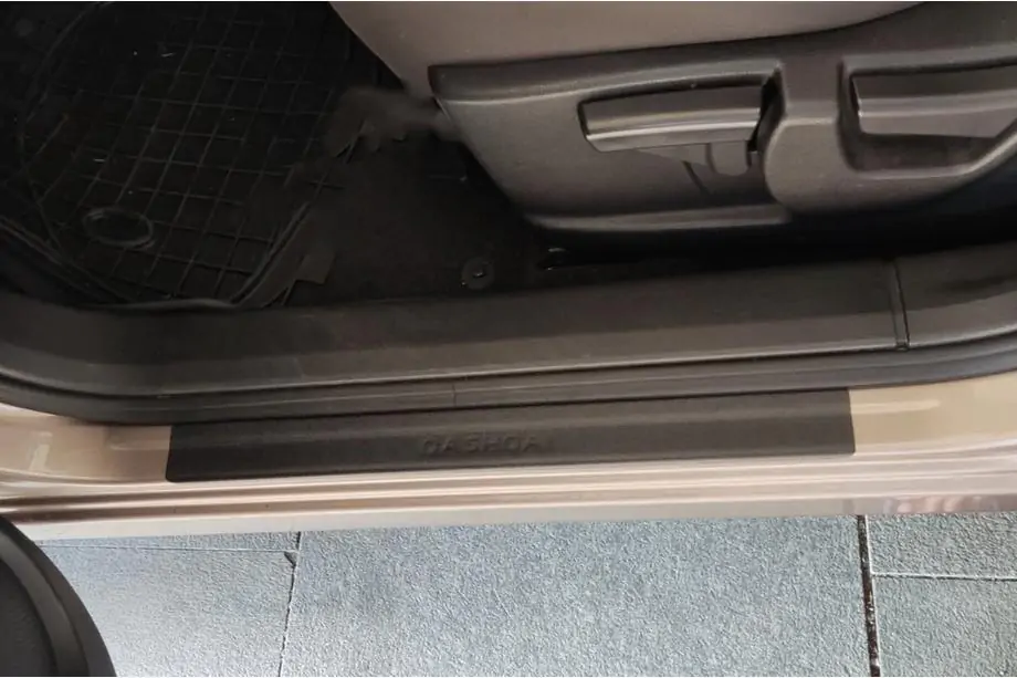 Nissan Qashqai 2014-2021 Door Sill Protectors DDU (4 pcs, plastic) Image