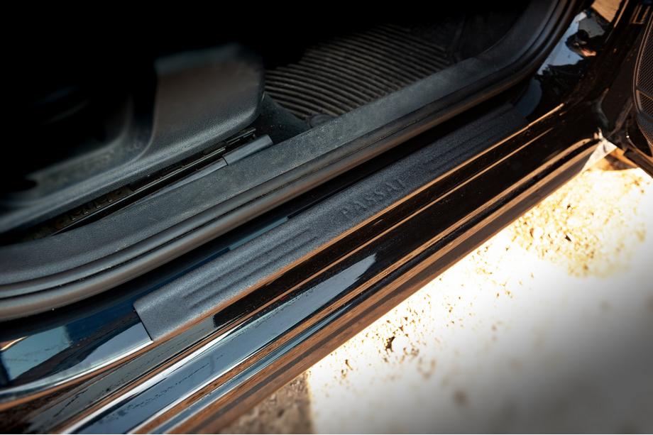 Volkswagen Passat B7 2012-2015 Door Sill Protectors DDU (4 pcs, plastic) Image