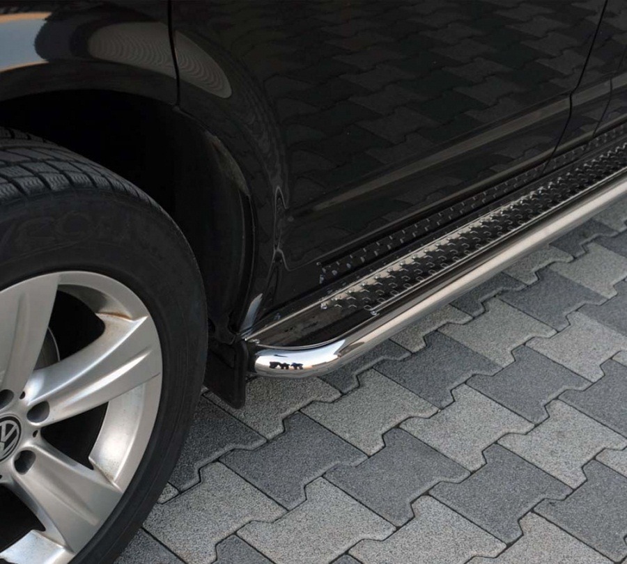 Footrests: steel curved tubes
